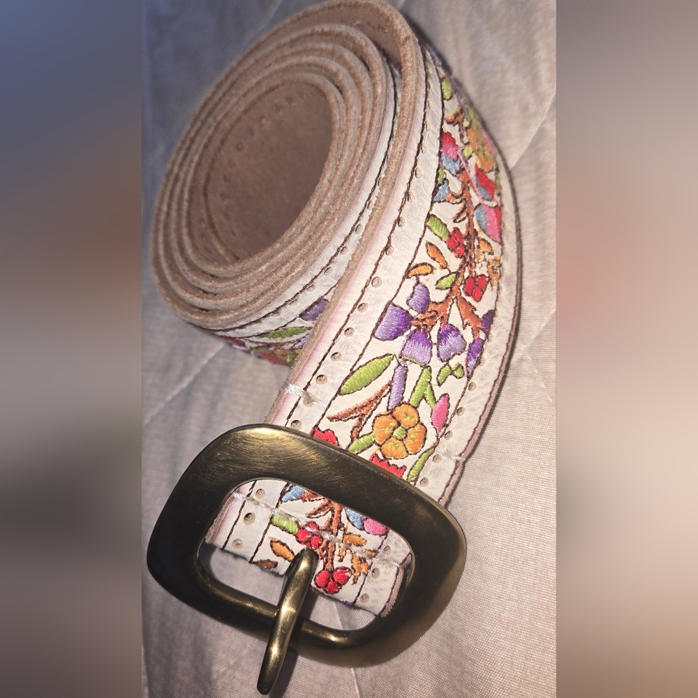 Vintage Lucky Brand Floral Embroidered Belt with Gold Buckle - Picture 3 of 6